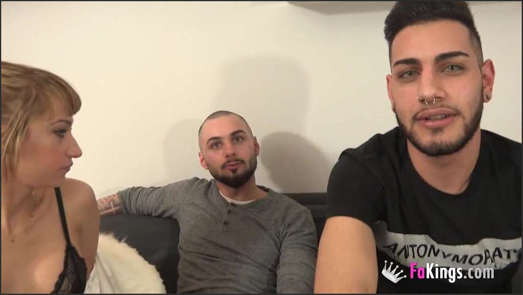 Promis Porno Video gehen sich an ihre erregten alten Pussys